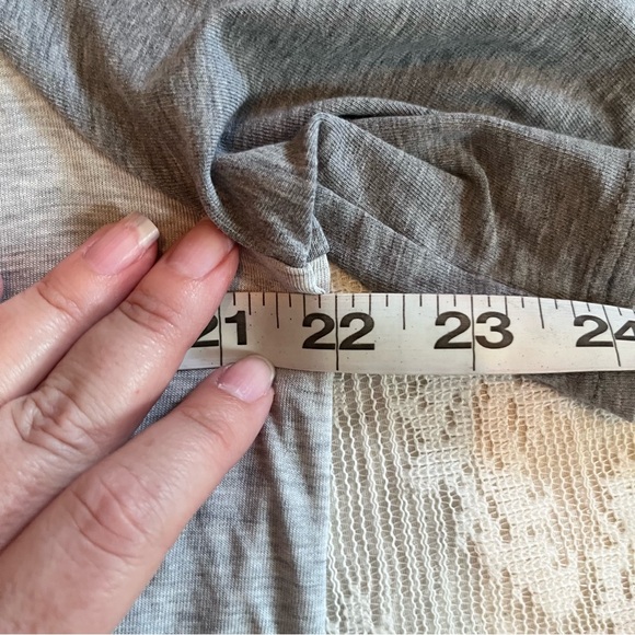 Lululemon Men’s Bodhi short sleeve two tone short sleeve tee - Picture 4 of 7